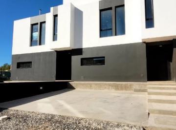 PH · 150m² · 5 Ambientes · 2 Cocheras · PH en Barrio Privado La Catalina