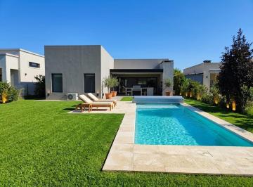Casa · 158m² · 4 Ambientes · 2 Cocheras · Casa con Pileta en Pilar del Este