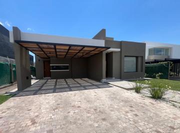 Casa · 260m² · 3 Dormitorios · 2 Cocheras · Casa en B° Gran Boedo
