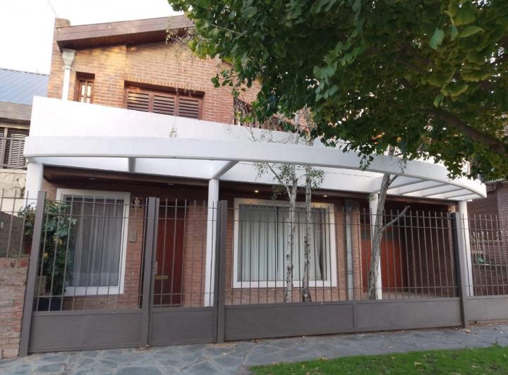 Casa · 245m² · 5 Ambientes · 1 Cochera