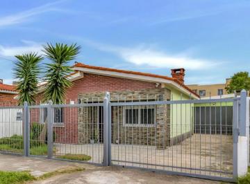 Casa · 174m² · 3 Ambientes · 1 Cochera · Casa de 2 Dorm. y Apto de 1 Dormitorio