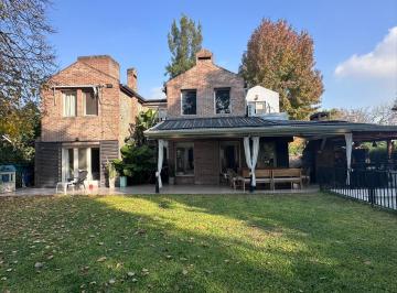 Casa · 190m² · 5 Ambientes · 3 Cocheras · Barrio Cerr. Estancia Alvear