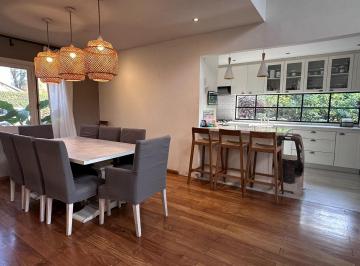 Casa · 190m² · 5 Ambientes · 3 Cocheras · Barrio Cerr. Estancia Alvear - Super Luminosa - Casa Venta