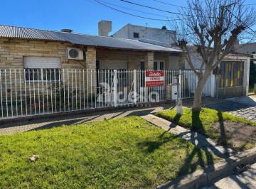 RDP-RDP-934_2 · Casa en Venta 2 Dorm. con Jardin - Excelente Potencial de Mejora, La Plata