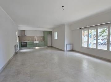 Casa · 121m² · 4 Ambientes · 1 Cochera · Casa en Venta - 4 Ambientes Reciclada a Nueva - San Jose - Mar del Plata