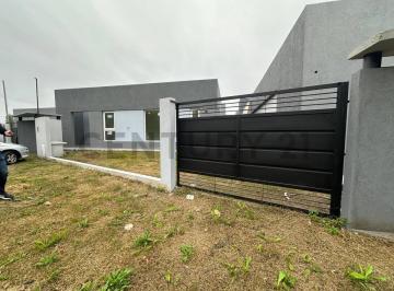 Casa · 100m² · 3 Ambientes · 2 Cocheras · Casa 2 Dorm. a Estrenar en Villa Elisa