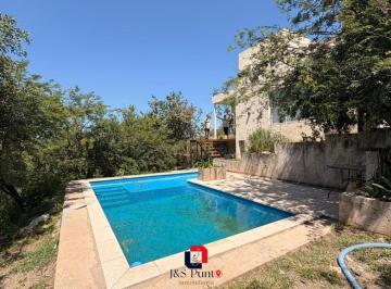 Casa · 152m² · 3 Ambientes · 4 Cocheras · Casa en Unquillo