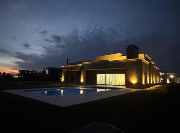 Casa · 281m² · 5 Ambientes · 6 Cocheras · Casa en Venta 5 Ambientes Barrio El Trebol Al Golf Haras Santa María G. B. a Zona Norte