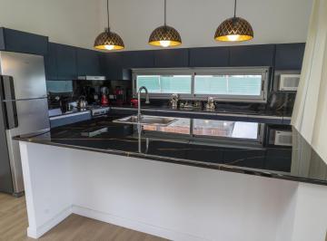 Casa · 281m² · 5 Ambientes · 6 Cocheras · Casa en Venta 5 Ambientes Barrio El Trebol Al Golf Haras Santa María G. B. a Zona Norte