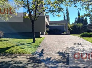 Casa · 444m² · 12 Ambientes · 4 Cocheras · Casa Premium en Altos del Chateau!