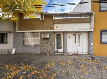 Casa · 143m² · 6 Ambientes · 1 Cochera · Dean Funes 700 Casa Al Frente Para Reciclar