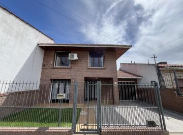 Casa · 279m² · 5 Ambientes · 4 Cocheras · Chalet 5 Ambientes en Termas Huinco