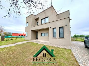 Casa · 226m² · 7 Ambientes · 2 Cocheras · Casa a La Laguna - El Canton - Norte - Lote 784