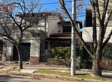 Casa · 186m² · 6 Ambientes · 1 Cochera · Muy Linda Casa en Bermudez Al 600 en La Lucila - Calle Cortada - en Venta