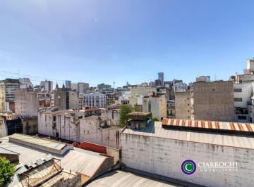Oficina comercial · 30m² · 2 Ambientes · Piso Alto - Oficina Luminosa con Baño Privado, Baulera y Vista Abierta