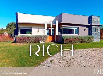 RIH-RIH-584_2 · Casa en Venta en Costa Esmerlada - Oportunidad con Pileta