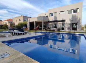 Casa · 240m² · 5 Ambientes · 2 Cocheras · Casa en Alquiler en Las Golondrinas, Hudson
