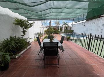 Casa · 278m² · 9 Ambientes · 1 Cochera · Casa 4 Dorm. | Apta Crédito | Pileta y Quincho | Centro