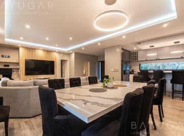 Casa · 240m² · 5 Ambientes · 4 Cocheras · Venta - Casa Amoblada y Equipada en Barrio Sausalito - Pilar