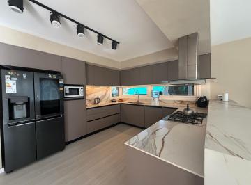 Casa · 560m² · 6 Ambientes · Casa - Lomas de Los Carolinos