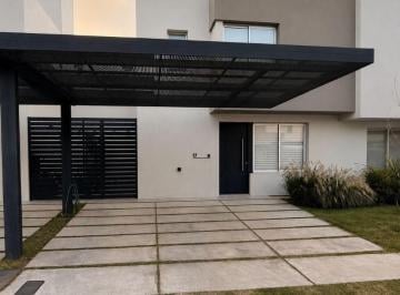 Casa · 130m² · 5 Ambientes · 1 Cochera · Casa en Alquiler, Tres Dorm., Rossen.