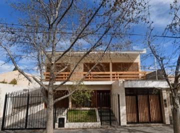 Casa de 3 ambientes, General San Martín · Casa en Venta en General San Martín