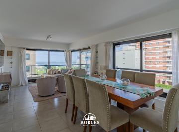 Departamento · 100m² · 4 Ambientes · Departamento de Categoría, con Vista Al Golf y Al Mar.