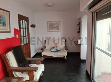 Casa · 141m² · 5 Ambientes · Casa Venta Piñeyro 5 Ambientes con Cochera y Terraza