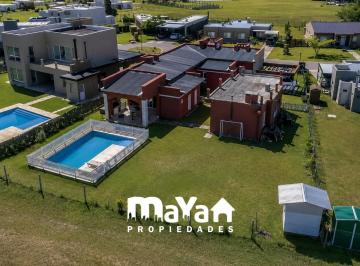 Casa · 208m² · 5 Ambientes · 2 Cocheras · Casa en Alquiler - San Sebastian, Area 12