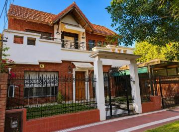 Casa · 165ha · 5 Ambientes · 1 Cochera · Casa en Venta Zona Residencial Blas Parera 586
