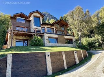 Casa · 409m² · 5 Dormitorios · Casa Patagónica con Vista Al Lago y Cerro Ventana en Arelauquen