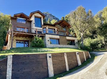 Casa · 409m² · 5 Dormitorios · Casa Patagónica con Vista Al Lago y Cerro Ventana en Arelauquen