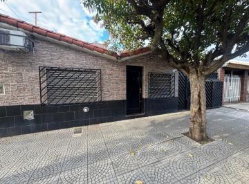 Casa · 220m² · 4 Ambientes · Casa en Lomas del Mirador