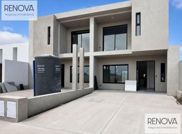 Casa · 162m² · 7 Ambientes · 2 Cocheras · Excelente Duplex en La Calandria!