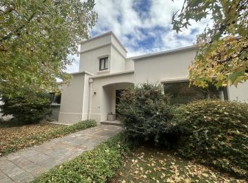 Casa · 311m² · 20 Ambientes · 2 Cocheras · Casa en Venta en Country Vistalba