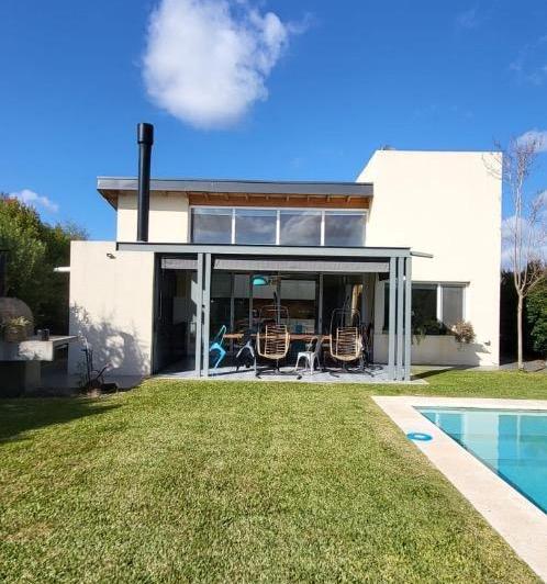 Casa · 125m² · 4 Ambientes · 4 Cocheras