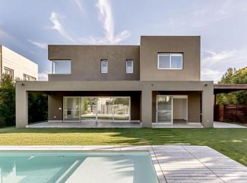Casa · 206m² · 4 Ambientes · 4 Cocheras · Venta | Casa con 3 Dorm. en Lote Interno | Barbarita, Troncos del Talar