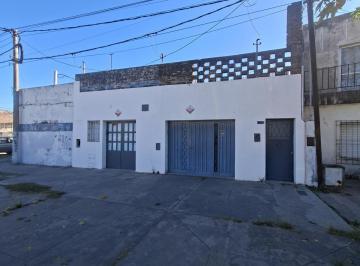 Casa · 170m² · 4 Dormitorios · 1 Cochera · Casa en Avda. Peñaloza Al 5800