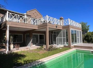 Casa · 274m² · 4 Ambientes · 3 Cocheras · Casa en Alquiler con Vista a La Laguna en Glorietas Nordelta