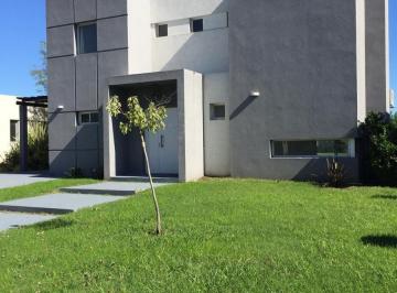 Casa · 175m² · 4 Ambientes · 3 Cocheras · Casa en Alquiler con Pileta en Los Alisos Nordelta