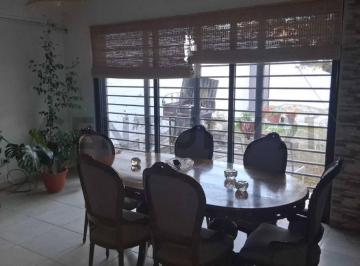 Local comercial · 260m² · 10 Ambientes · 1 Cochera · Venta Una Vivienda con Consultorios U Oficinas en Calle Mitre de Ciudad de Mendoza
