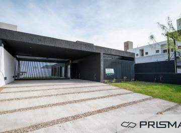 Casa · 181m² · 3 Dormitorios · 2 Cocheras · A Estrenar - Casa en Planta Baja Docta - 3 Dorm