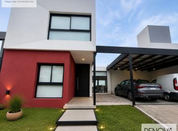 Casa · 190m² · 6 Ambientes · 2 Cocheras · Hermosa Casa en La Calandria!