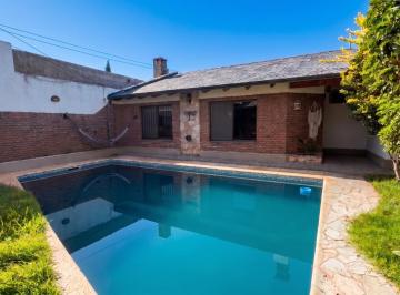 Casa · 320m² · 5 Ambientes · 3 Cocheras · Excelente Propiedad 3 Dorm - 4 Bñ - Quincho - Pileta