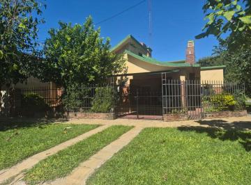 Casa de 6 ambientes, Sauce Viejo · Casa con 3 Dorm. + Local en Venta - Sauce Viejo