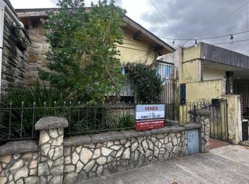 Casa · 127m² · 3 Ambientes · 1 Cochera · 2 Casas en un Lote 8.66 X 28 m, Apta Credito - Pirovano 38