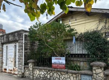 Casa · 127m² · 3 Ambientes · 1 Cochera · 2 Casas en un Lote 8.66 X 28 m, Apta Credito - Pirovano 38