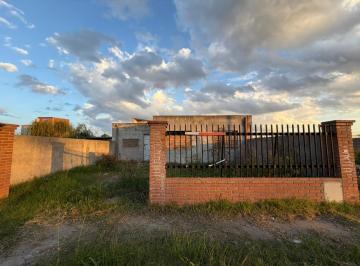 Casa · 300m² · 3 Ambientes · Casa / Terreno en Venta Ibarlucea
