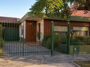 Casa · 126m² · 3 Ambientes · 4 Cocheras · Venta Casa 3 Ambientes Amplio Lote en Jose C Paz