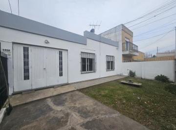 Departamento · 50m² · 4 Ambientes · 1 Cochera · PH en Alquiler en La Plata - Los Hornos, 2 Dorm., Cochera.